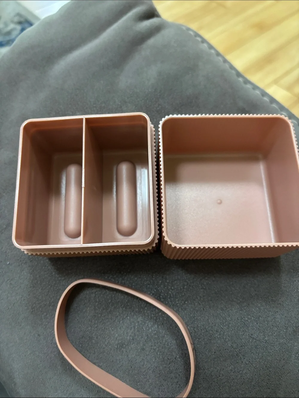 Kitsch Compact Silicone Hair care/body scrub Case in Dusty Rose